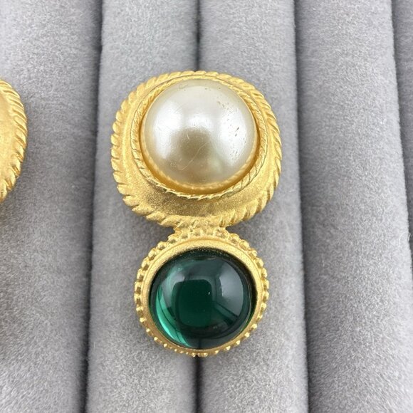KJL Kenneth Jay Lane Earrings Green Imitation Pearl Cabochon Clip On Gold Tone - Picture 5 of 11